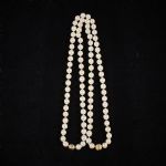 587519 Pearl necklace